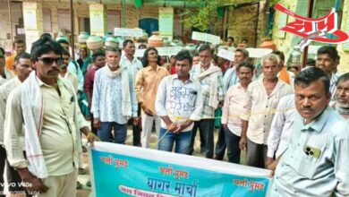 Photo of पुसद तालुक्यात पाणी प्रश्न पेटला! जल जीवन मिशनचे काम रखडल्याने चक्क सरपंचालाच दोराने बांधून नागरिक धडकले उपविभागीय अधिकारी कार्यालयावर!
