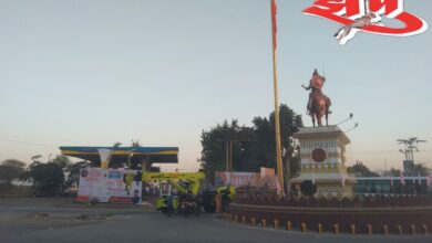 Photo of संबंधित प्रशासनाच्या आशीर्वादाने छत्रपती शिवाजी महाराज चौकात सुरू असलेला बेकायदा घातक पेट्रोल पंप इतरत्र हलविण्याची मागणी!
