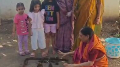 Photo of इडा पिडा टळू दे… बळीचे राज्य येवू दे… शेणाच्या गायवाड्यातून मांडले जातेय सुख समृद्धीचे दृश्य