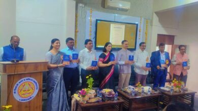 Photo of प्रा.डॉ.अनुश्री पुरी (बन) यांच्या “ग्रामीण बंजारा समाज आणि बदलती संस्कृती” या ग्रंथाचे अमरावती येथे प्रकाशन.