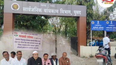 Photo of पुसद सा.बां. विभागाच्या कार्यालयात निविदा प्रक्रियेत अनियमितता झाल्याने स्थानिक काँग्रेस पक्षाने सुरू केलेल्या साखळी उपोषणाला यश!
