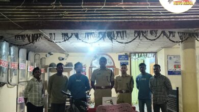 Photo of अवैधरित्या देशीकट्टा बाळगणाऱ्या दोन तरुणांना अटक; वसंत नगर पोलीस स्टेशनचे पोलीस निरीक्षक दिनेश झांबरे यांनी स्टेशनचा कारभार कारभार सांभाळताच मोठी कारवाई!