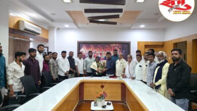 Photo of सुवर्णपदक प्राप्त साक्षी बुरकुलेचा शरद मैंद यांचे वतीने सत्कार !